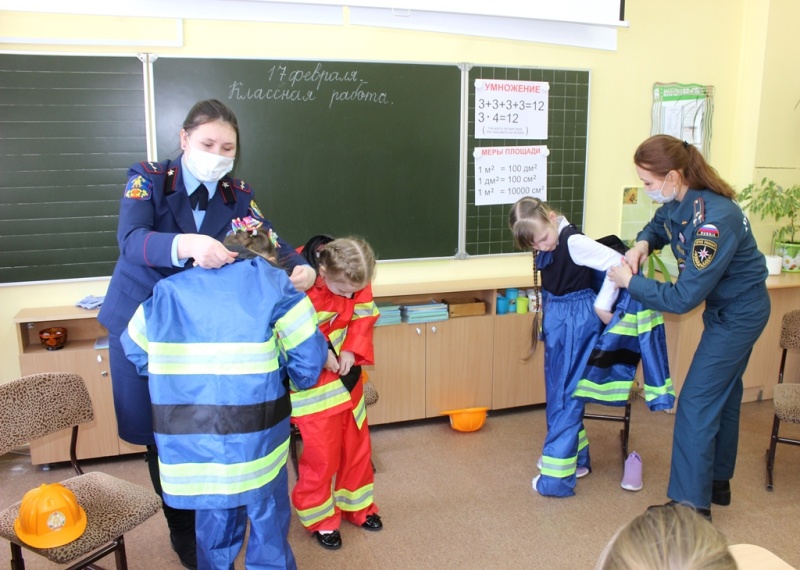 v stolichnoy gimnazii 4 sostoyalsya dialog o bezopasnosti 16135659021283302094 800x800