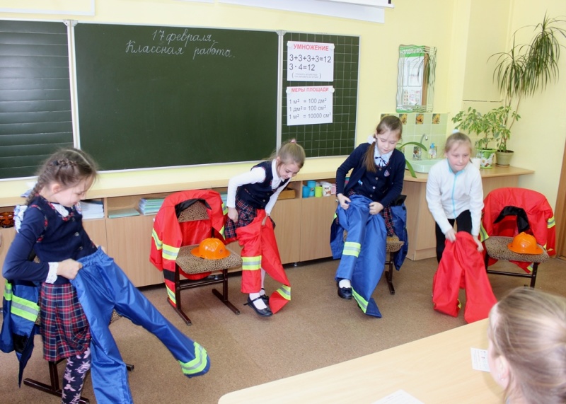 v stolichnoy gimnazii 4 sostoyalsya dialog o bezopasnosti 16135659021287005808 800x800