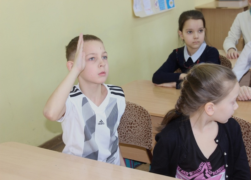 v stolichnoy gimnazii 4 sostoyalsya dialog o bezopasnosti 1613565902130483898 800x800