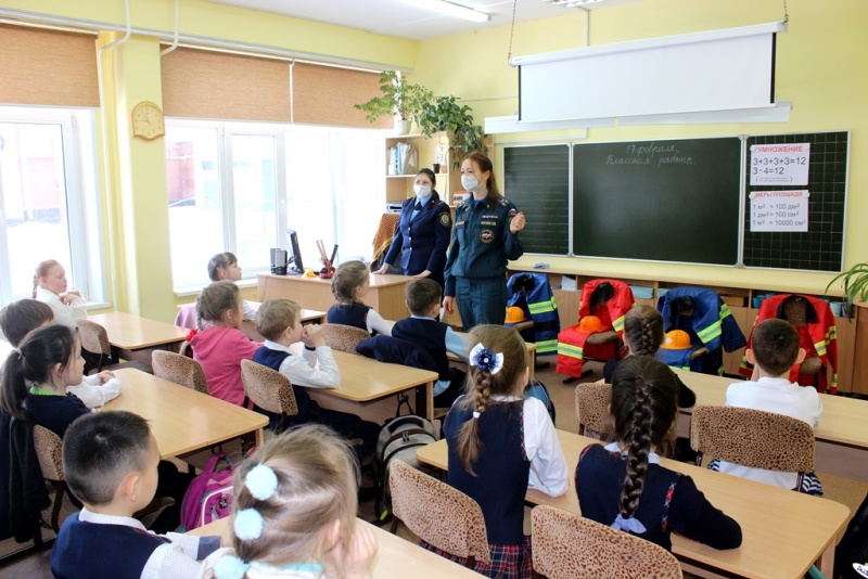 v stolichnoy gimnazii 4 sostoyalsya dialog o bezopasnosti 16135659021402008370 800x800