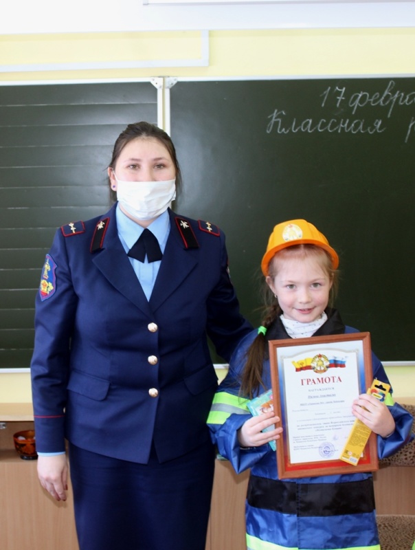 v stolichnoy gimnazii 4 sostoyalsya dialog o bezopasnosti 1613565902193411490 800x800