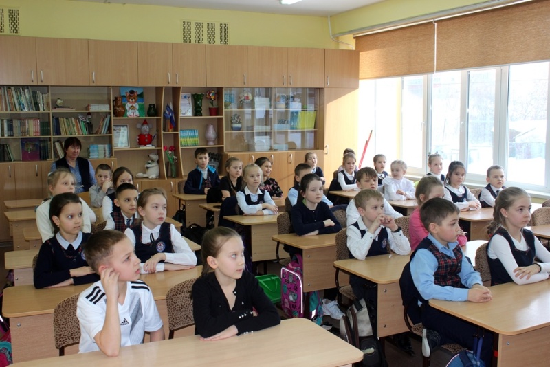 v stolichnoy gimnazii 4 sostoyalsya dialog o bezopasnosti 1613565902226745858 800x800