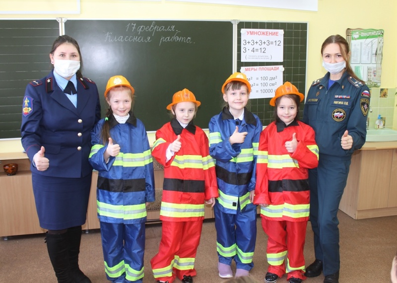 v stolichnoy gimnazii 4 sostoyalsya dialog o bezopasnosti 1613565902728539622 800x800