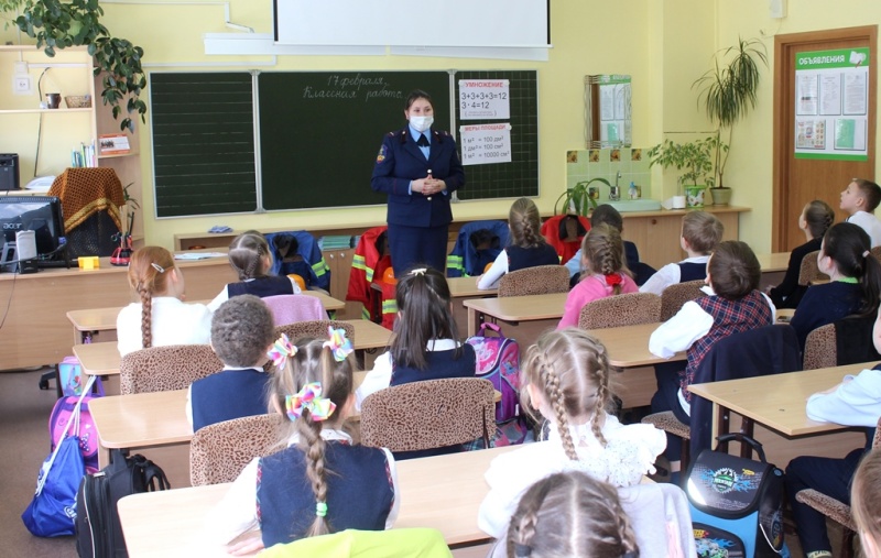 v stolichnoy gimnazii 4 sostoyalsya dialog o bezopasnosti 1613565902984145830 800x800