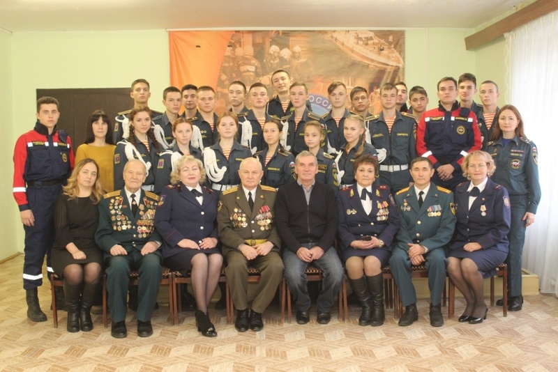 v chuvashiyu s rabochim vizitom pribyl predsedatel povolzhskogo soveta veteranov pozharnyh i spasateley petr tretyakov 1638367688422506103 800x800