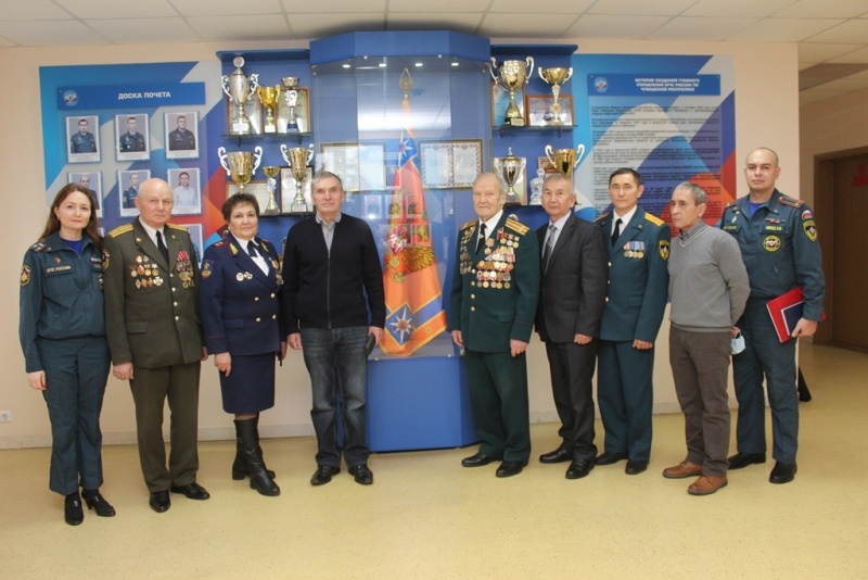 v chuvashiyu s rabochim vizitom pribyl predsedatel povolzhskogo soveta veteranov pozharnyh i spasateley petr tretyakov 1638367688524292086 800x800