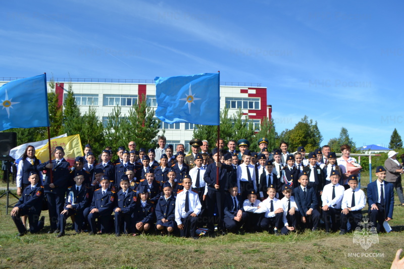 1 sentyabrya sotrudniki i veterany mchs rossii proveli dlya uchashchihsya chuvashii otkrytye uroki obzh 16935747261369725289 800x800 watermark