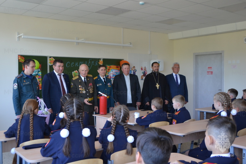 1 sentyabrya sotrudniki i veterany mchs rossii proveli dlya uchashchihsya chuvashii otkrytye uroki obzh 1693574726535960117 800x800 watermark