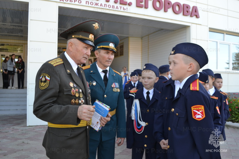 1 sentyabrya sotrudniki i veterany mchs rossii proveli dlya uchashchihsya chuvashii otkrytye uroki obzh 169357472674431208 800x800 watermark